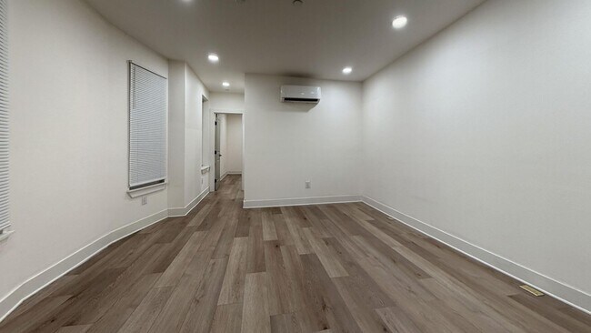 Building Photo - 6049 Elmwood Ave