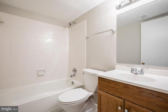 Building Photo - 5592 Shannon Ct