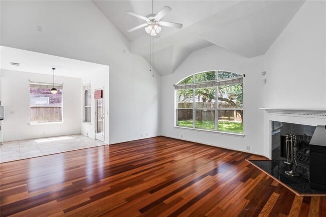 Building Photo - 9801 Sunnycoast Ln