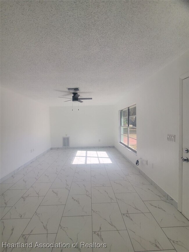 Building Photo - 3526 King Dr