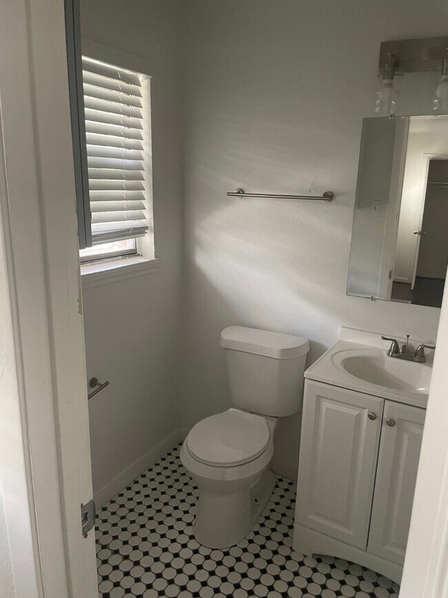 Building Photo - 5102 Academy St