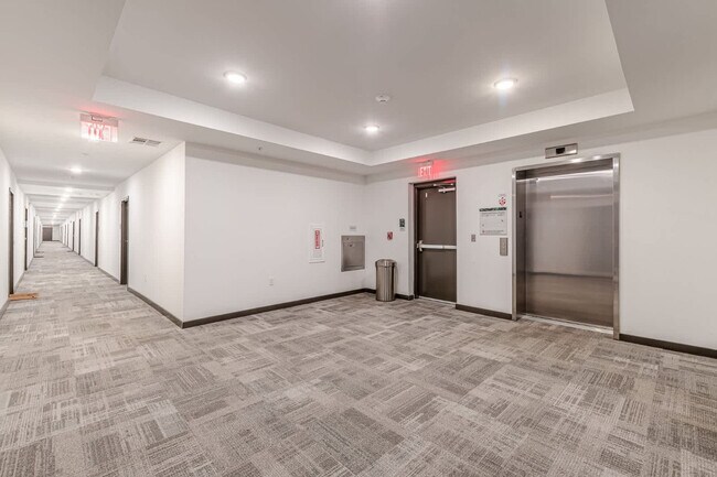 Building Photo - 525 Parkway Dr NE