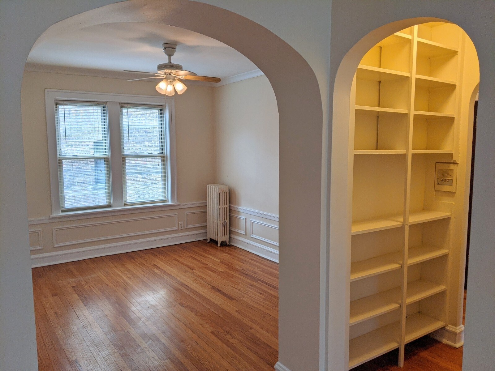 Building Photo - 914 Crain St