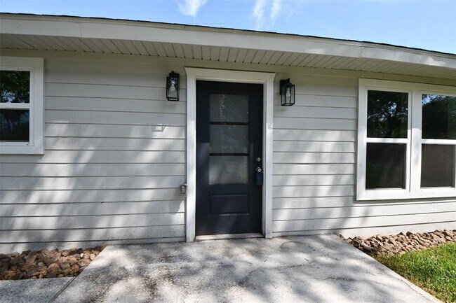 Building Photo - 10946 Fullerton Dr