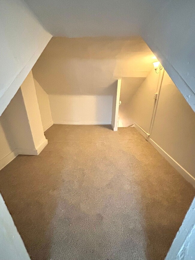 Building Photo - 513 Green St