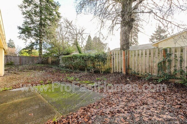 Building Photo - 14210 SW Rochester Dr