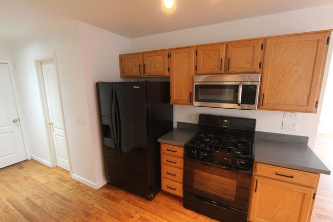 Building Photo - 3-Bed / 2.5-Bath Townhome in Boulder Point Near FUTS Trails