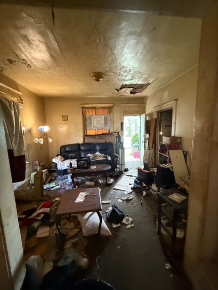 Building Photo - 1096 W Green St