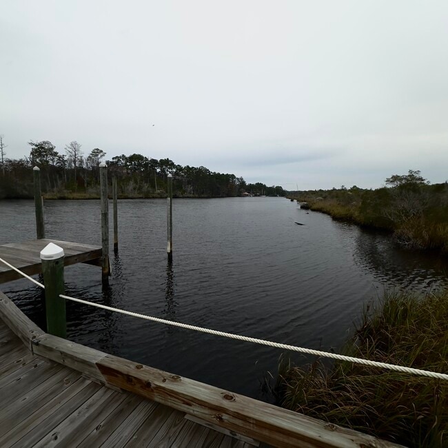Building Photo - 10 Riverwalk Xing