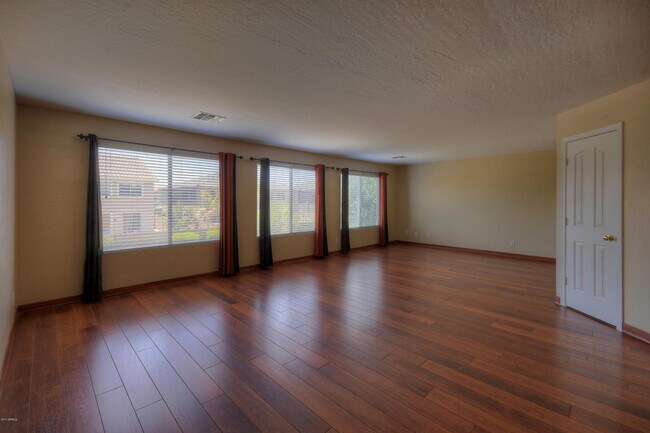 Building Photo - 2915 W Carson Rd