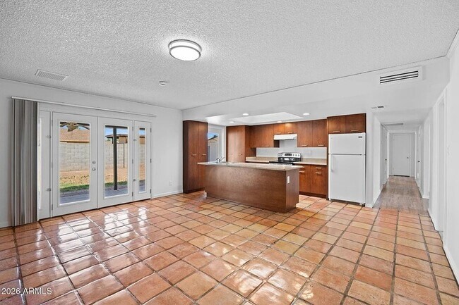 Building Photo - 1664 E Del Rio Dr