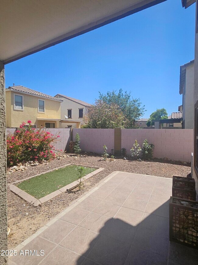 Building Photo - 40438 W Helen Ct