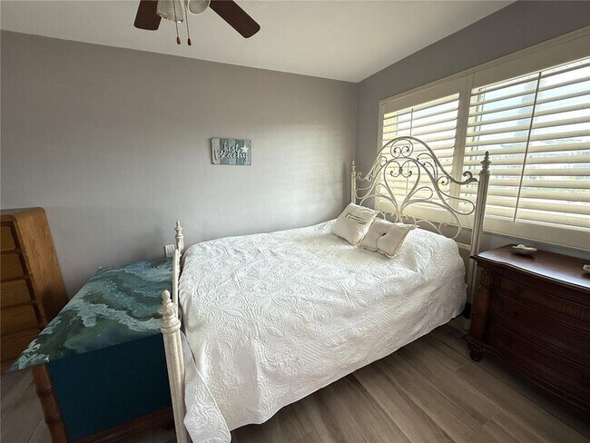 Building Photo - 250 126th Ave