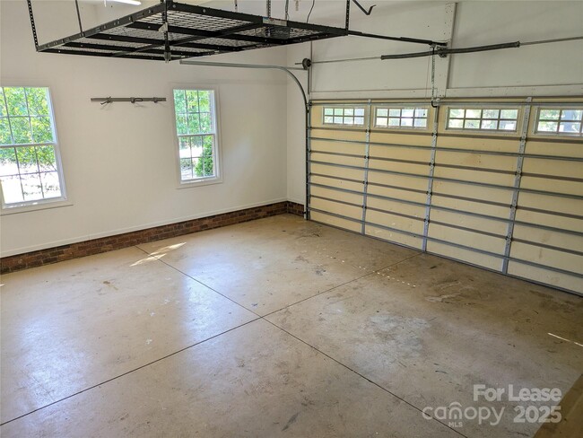Building Photo - 364 Chuckwood Rd