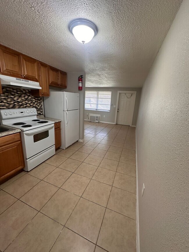 Building Photo - $500 off move in special 2 bedroom 1 bath ...