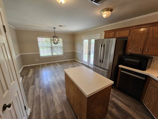 Building Photo - 5901 Pampus Ln
