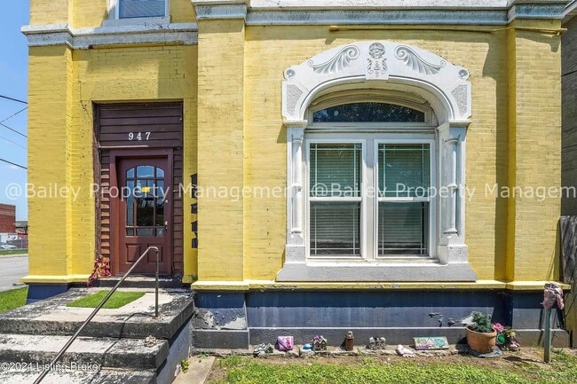 Building Photo - 947 S Brook St
