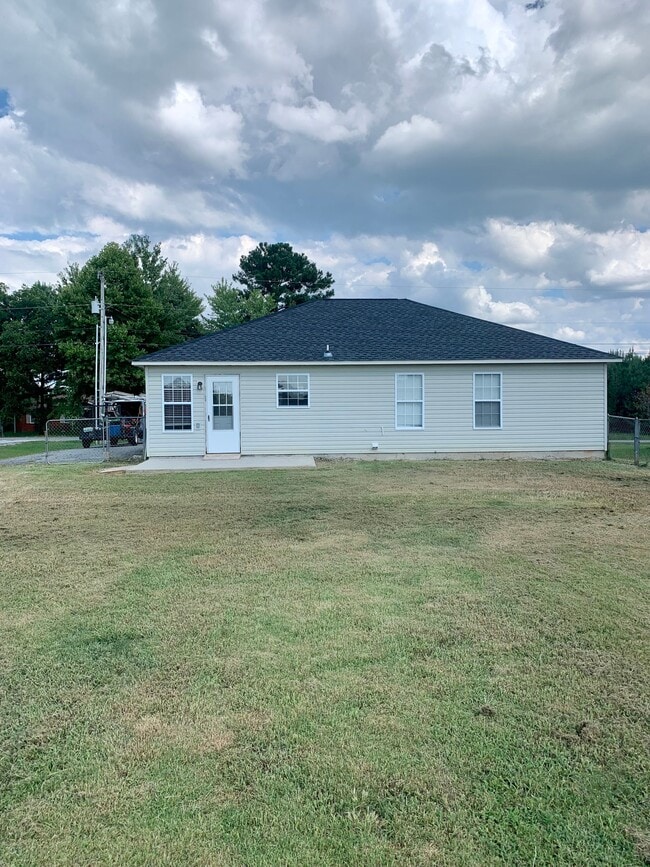 Building Photo - 154 Travis Dr
