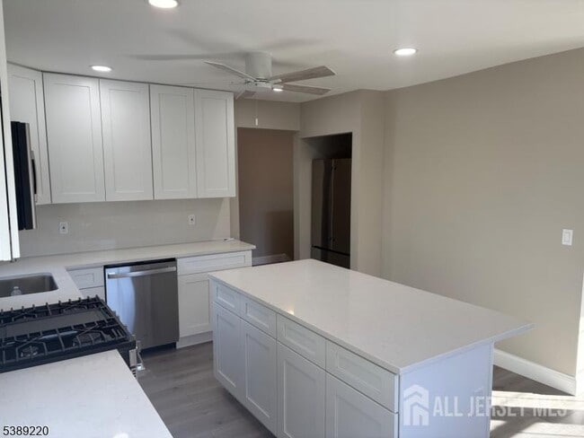 Building Photo - 428 Highland Ave