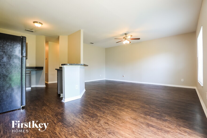 Building Photo - 2606 Atwater Dr