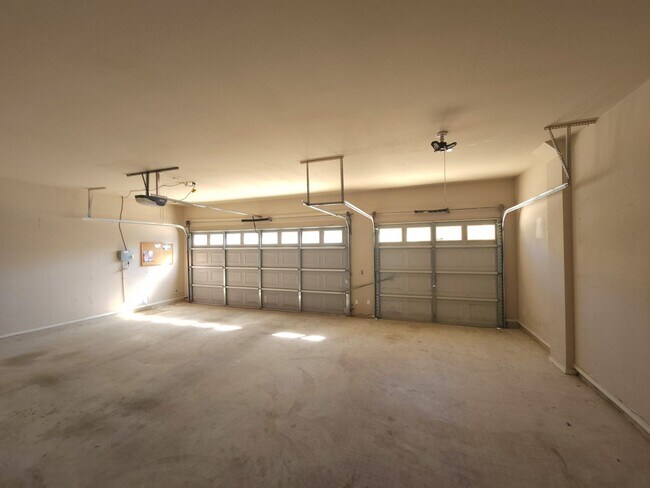 Building Photo - 21215 Encino Ash