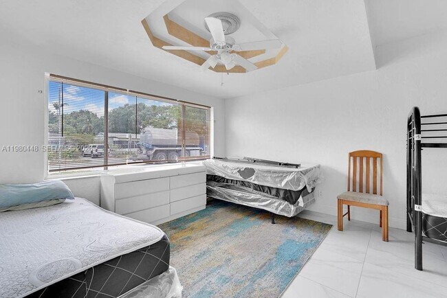 Building Photo - 2417 Pierce St