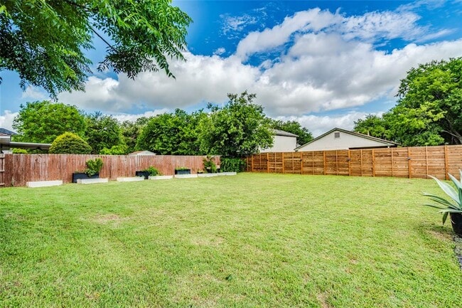 Building Photo - 1007 Silverstone Ln