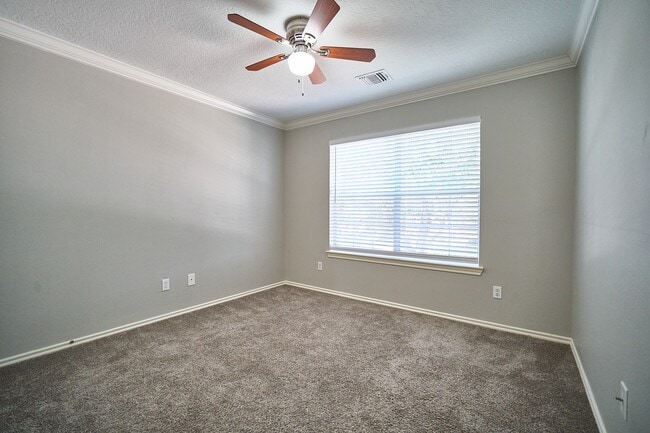 Building Photo - 4204 Seminole Dr