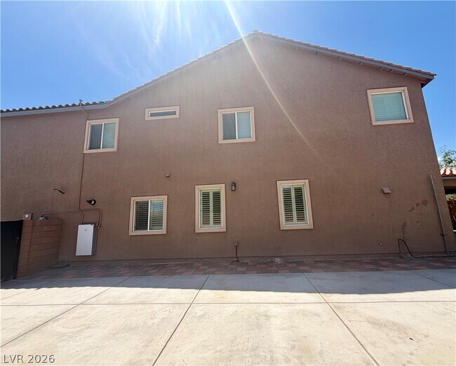 Building Photo - 6460 W Diablo Dr