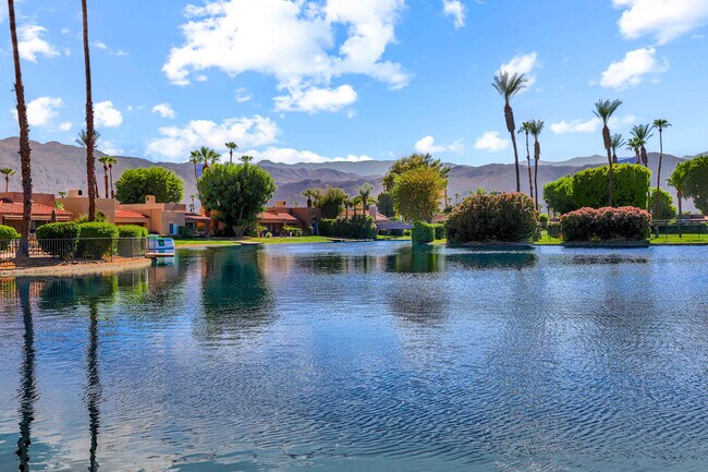 Building Photo - 142 Lakeshore Dr