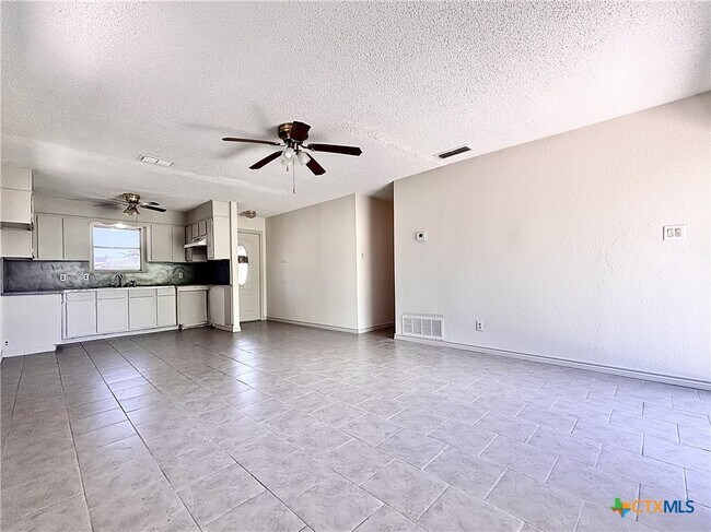 Building Photo - 209 Prairie Ave
