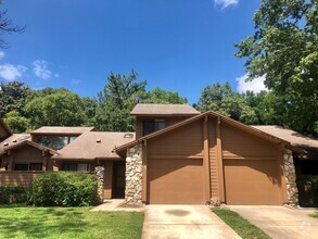 Building Photo - CUTE TWO STORY 3/2.5 TOWNHOME IN LONGWOOD!