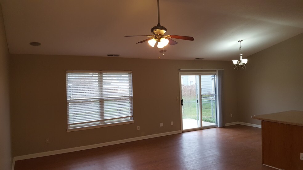 Building Photo - 3333 Trafalgar Ct
