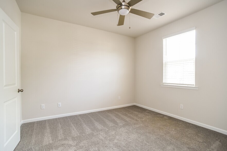 Building Photo - 1231 Warrens Way