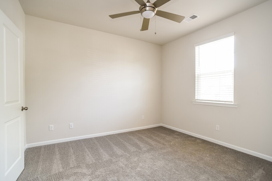 Building Photo - 1285 Warrens Way