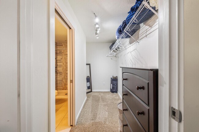 Building Photo - 924 6th St