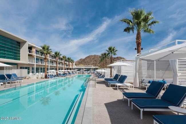 Building Photo - 5455 E Lincoln Dr