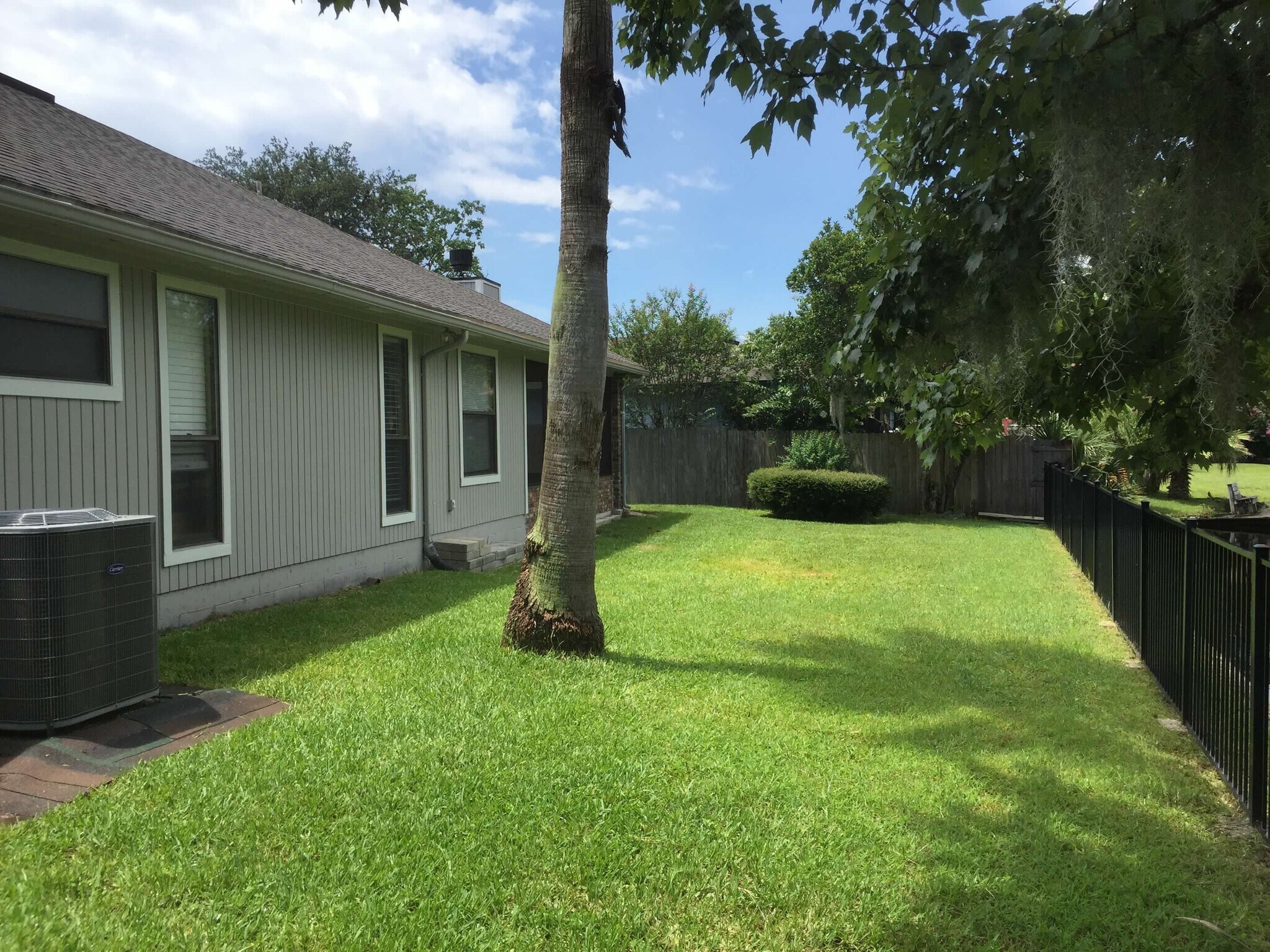 Building Photo - 10439 Inverness Dr