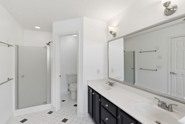 Building Photo - 913 Magnolia Ct W