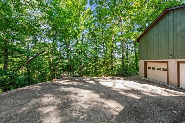 Building Photo - Beautifully Remodeled 3-Bedroom Home with ...