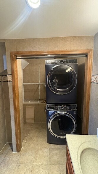 Building Photo - 86 Notre Dame Ave