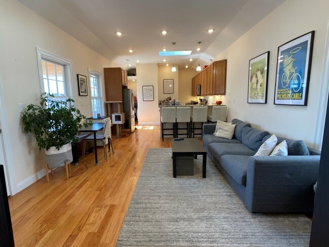 Building Photo - 14 Flint St