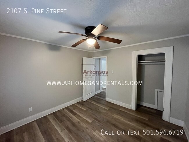 Building Photo - 2107 S Pine St