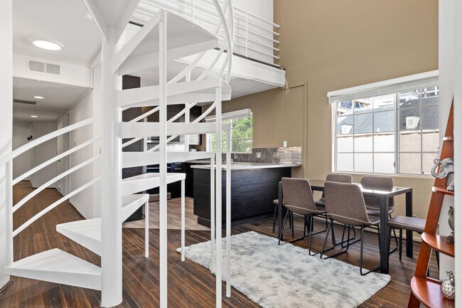 Building Photo - 10777 Ashton Ave