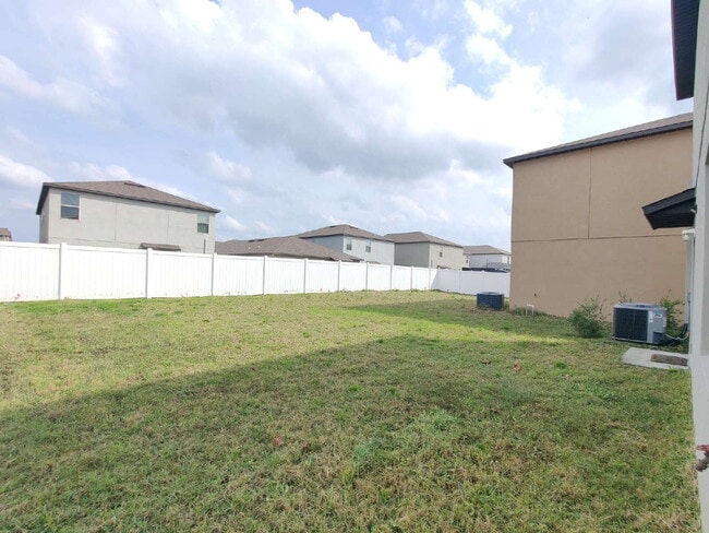 Building Photo - 7127 Samuel Ivy Dr