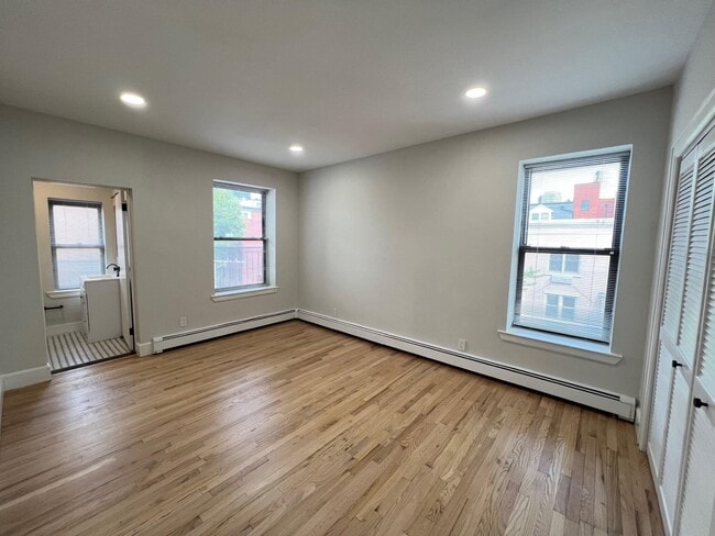 Building Photo - 48 Bright St