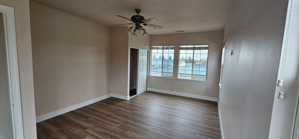 Building Photo - 1876 Tarragon Dr