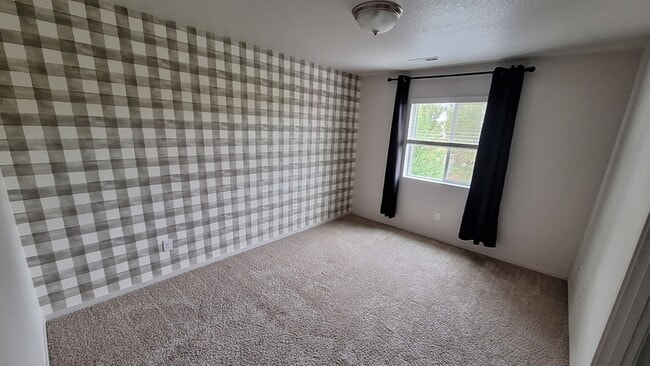 Building Photo - 11708 NE 23rd St