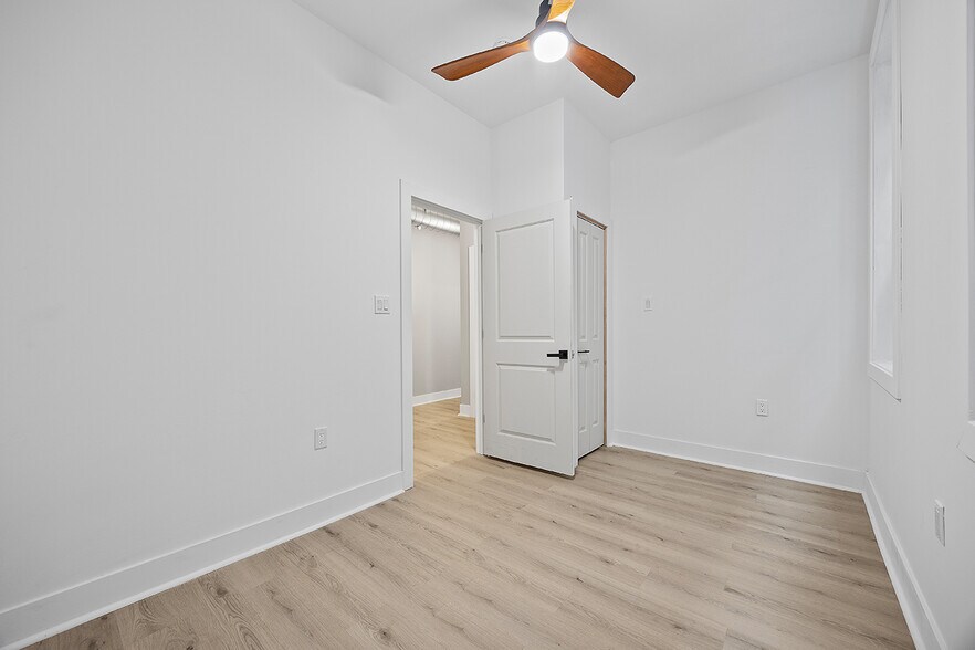 Building Photo - 1109 E Carson St