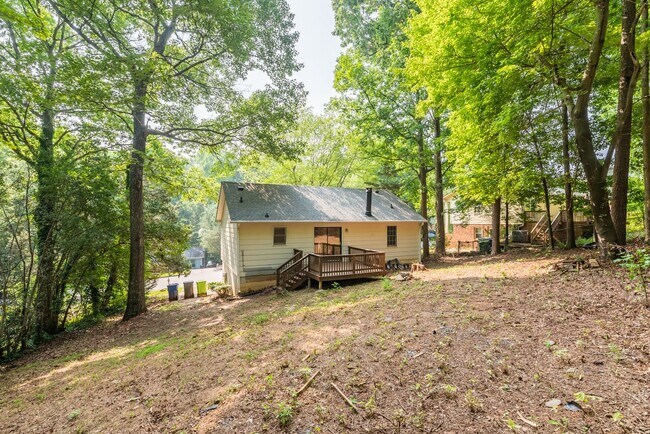 Building Photo - 7833 Foxwood Dr